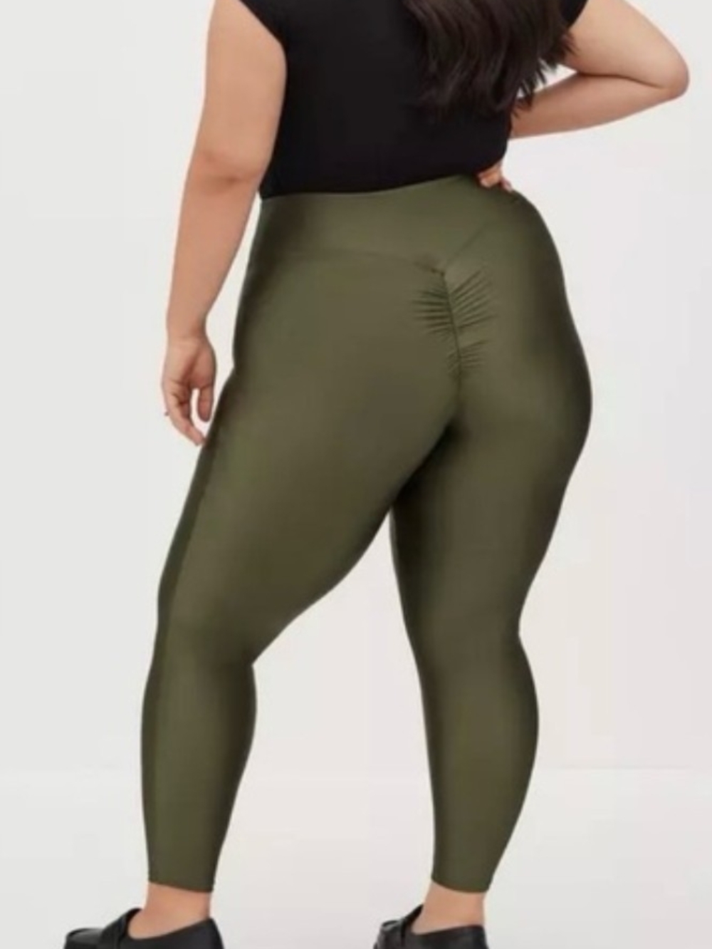 TORRID High-Waist Shiny Stretch Ruched Butt Leggings 2x/18-20